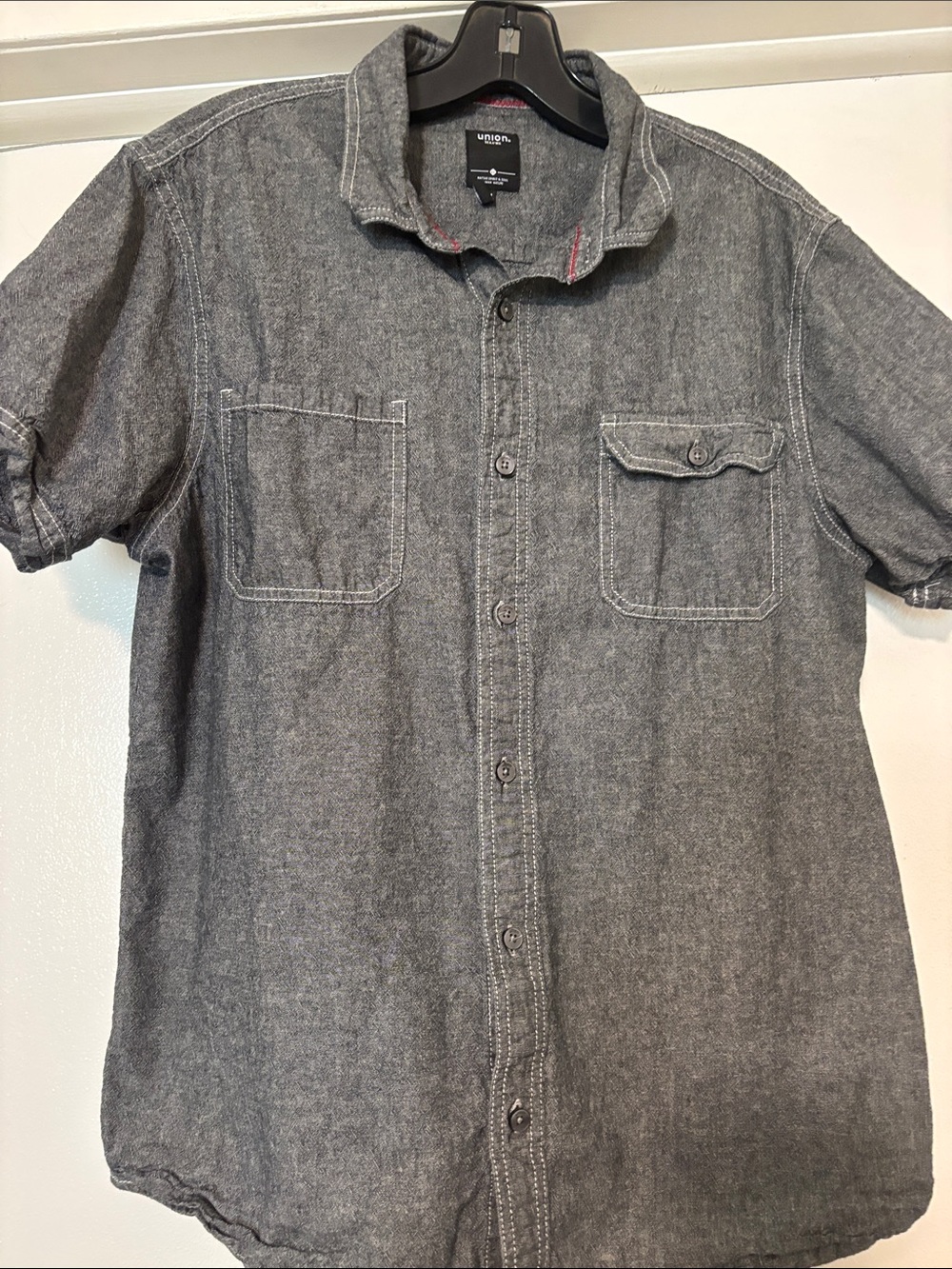 Union Short-Sleeve Casual Button-Down Shirt in Charcoal Gray
